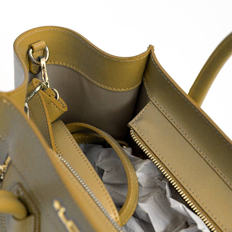 Laura Di Maggio ALIA – Borsa a trapezio in pelle saffiano senape Convenienza