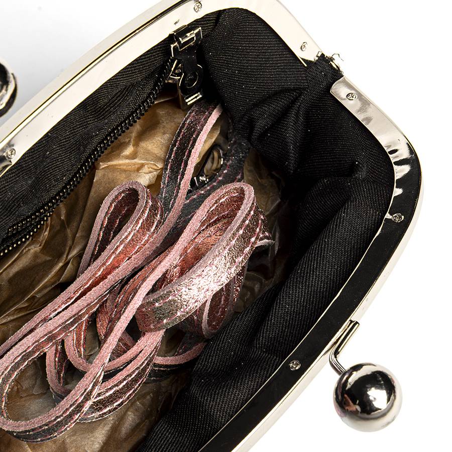 Laura Di Maggio CLUTCH – borsetta in pelle laminata cipria Promozione