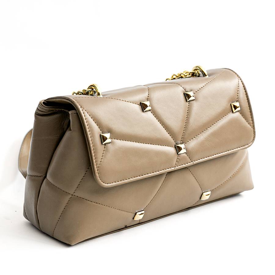 Laura Di Maggio MUSA – borsa in pelle nappa trapuntata con borchie taupe Soddisfazione Garantita