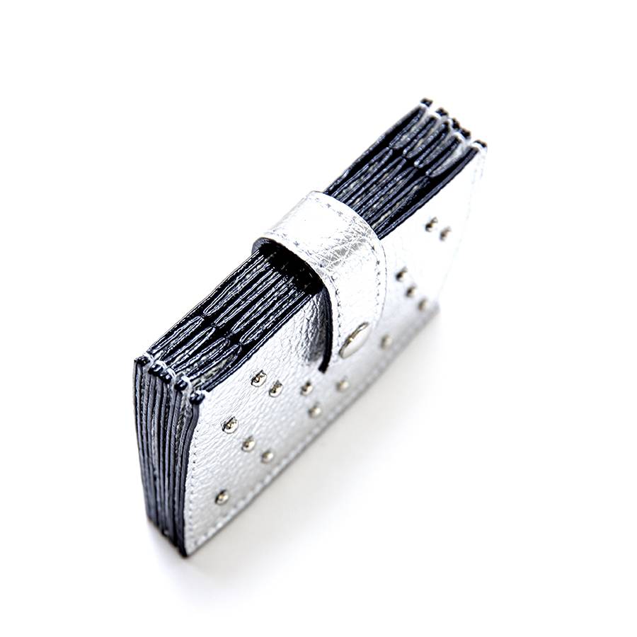 Laura Di Maggio CREDIT CARD – credit card argentato con borchie Soddisfazione Garantita