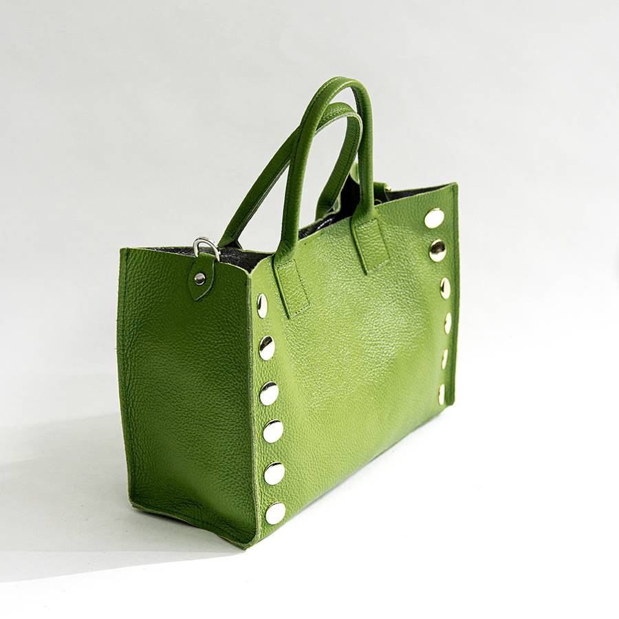 Laura Di Maggio SAM – Shopping con borchie in pelle verde aloe Presa