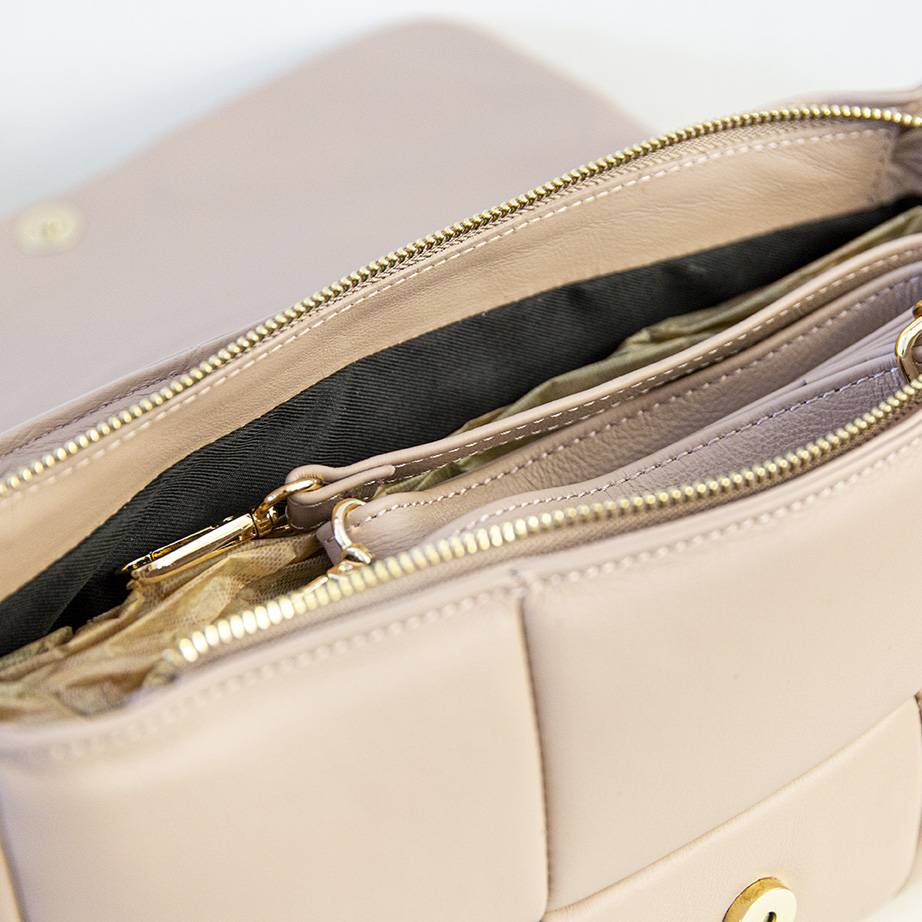 Laura Di Maggio DOLCE – Borsa in nappa trapuntata cipria 2025