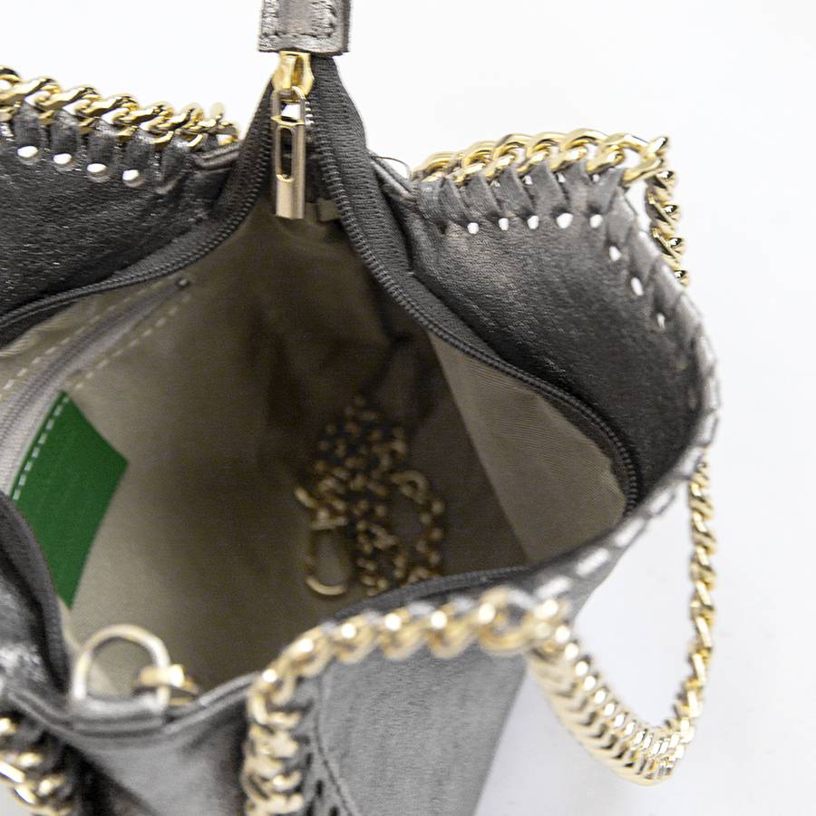 Laura Di Maggio LUMI – Borsa con catene in pelle laminata argento Offerta migliore