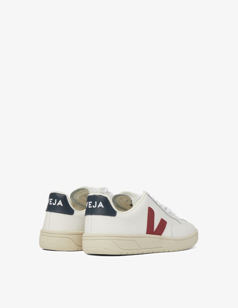 Veja Sneakers in pelle V-12 Latest fashion