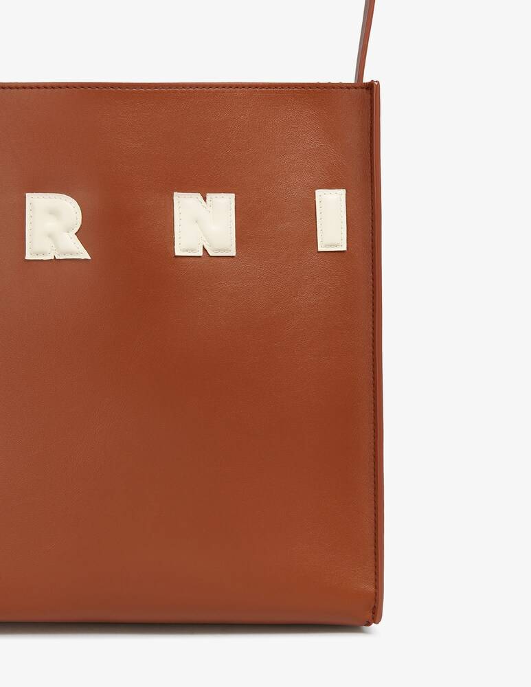 Marni Borsa hobo museo piccola con applicazioni Online Outlet