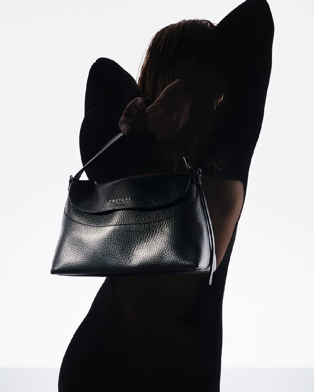 Orciani Borsa a spalla Nana Soft in pelle martellata con tracolla Spedizione Gratuita