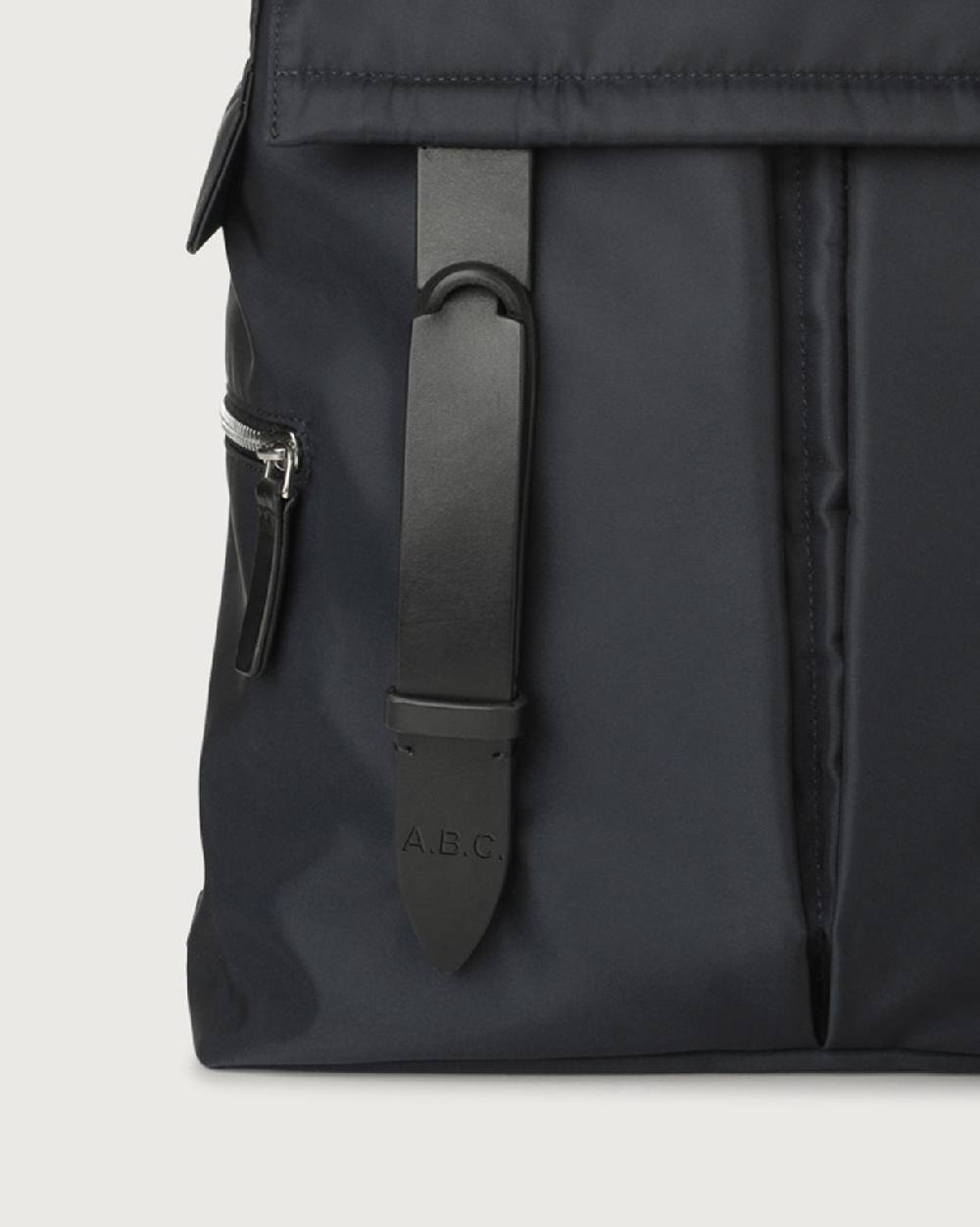 Orciani Zaino Nobuckle Planet in eco-nylon Comprane uno, ottenene uno gratis