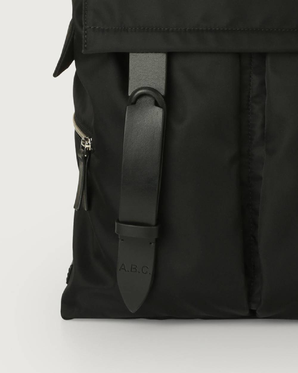 Orciani Zaino Nobuckle Planet in eco-nylon Convenienza