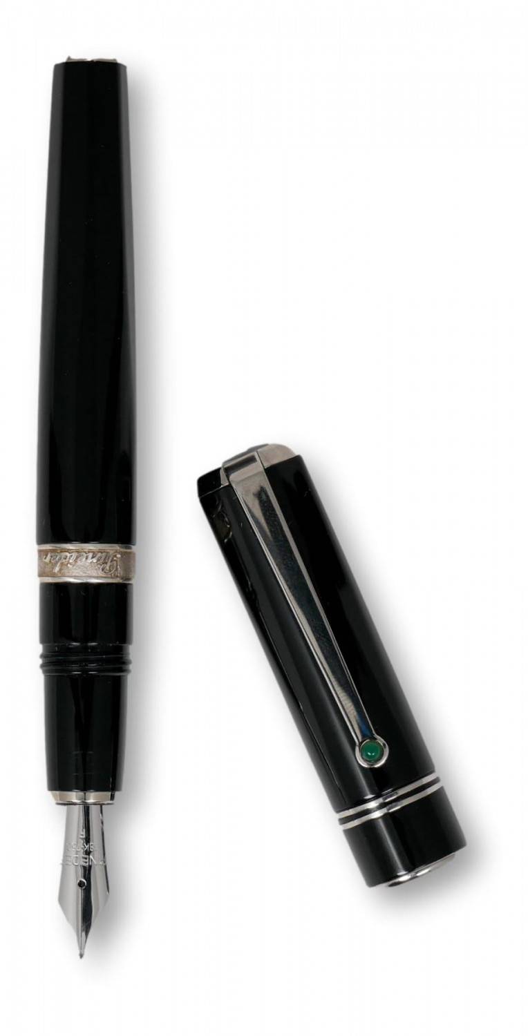 Pineider Penna stilografica collezione 1949 con dettagli in argento e logo Pineider Negozi Online