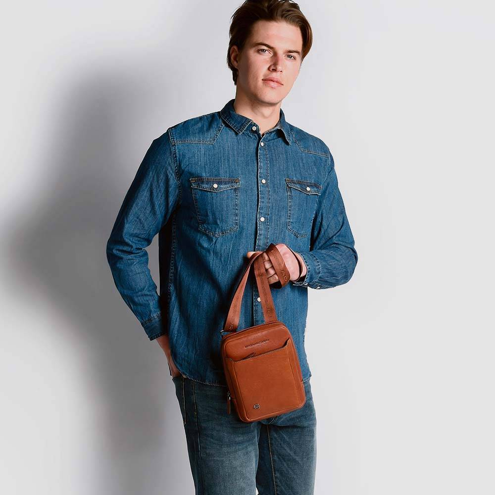 Piquadro Pocket crossbody bag with iPad®mini compartment Promozione
