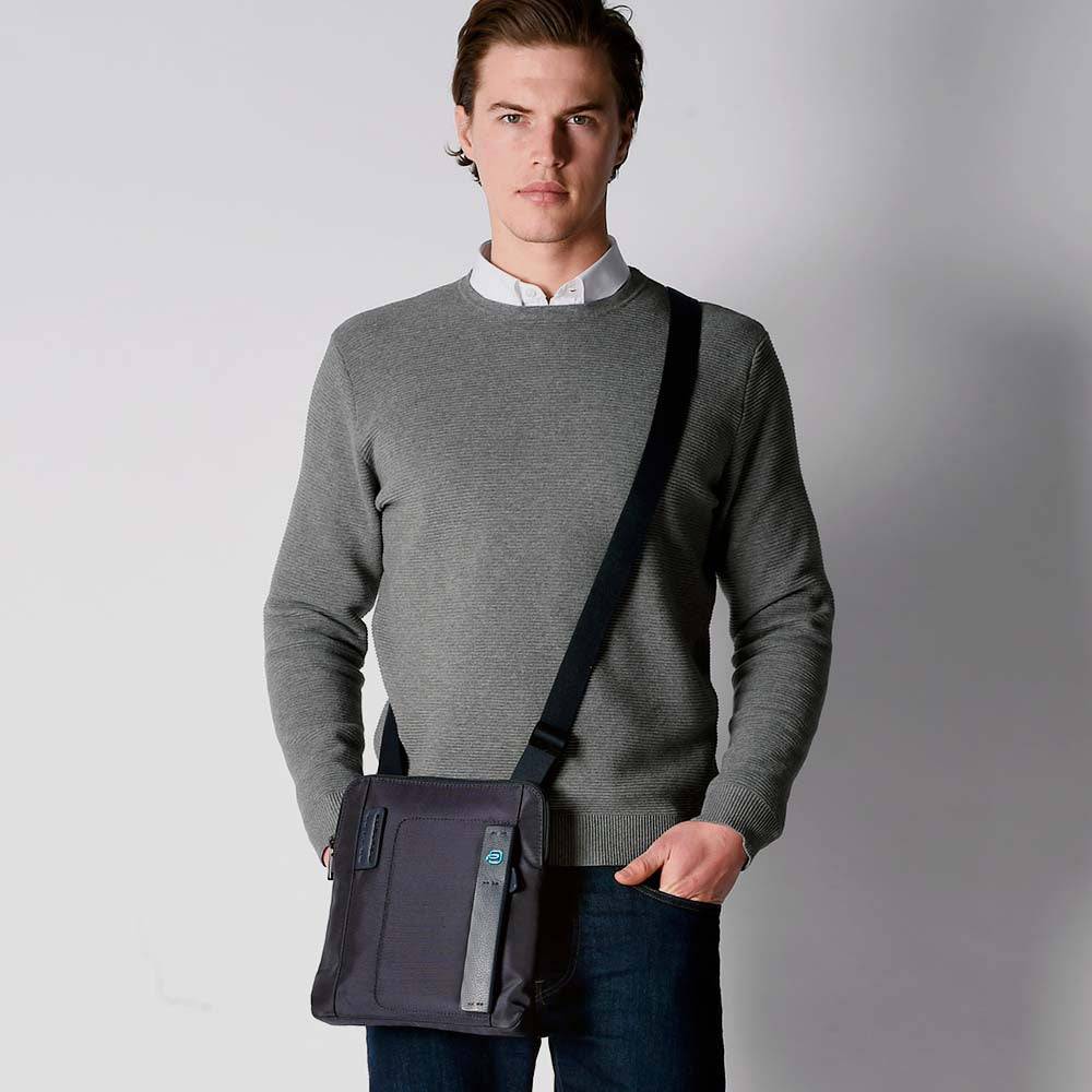 Piquadro Organised pocket cross-body bag for IPad®Air Vendita