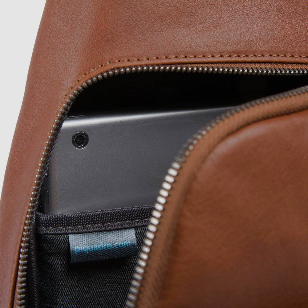 Piquadro Mono sling bag with iPad® compartment Soddisfazione Garantita