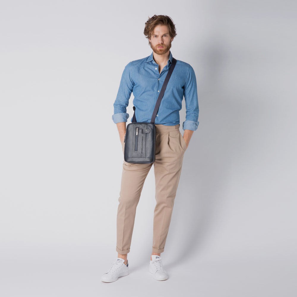 Piquadro iPad®10,5"/iPad 9,7" crossbody bag Black Friday
