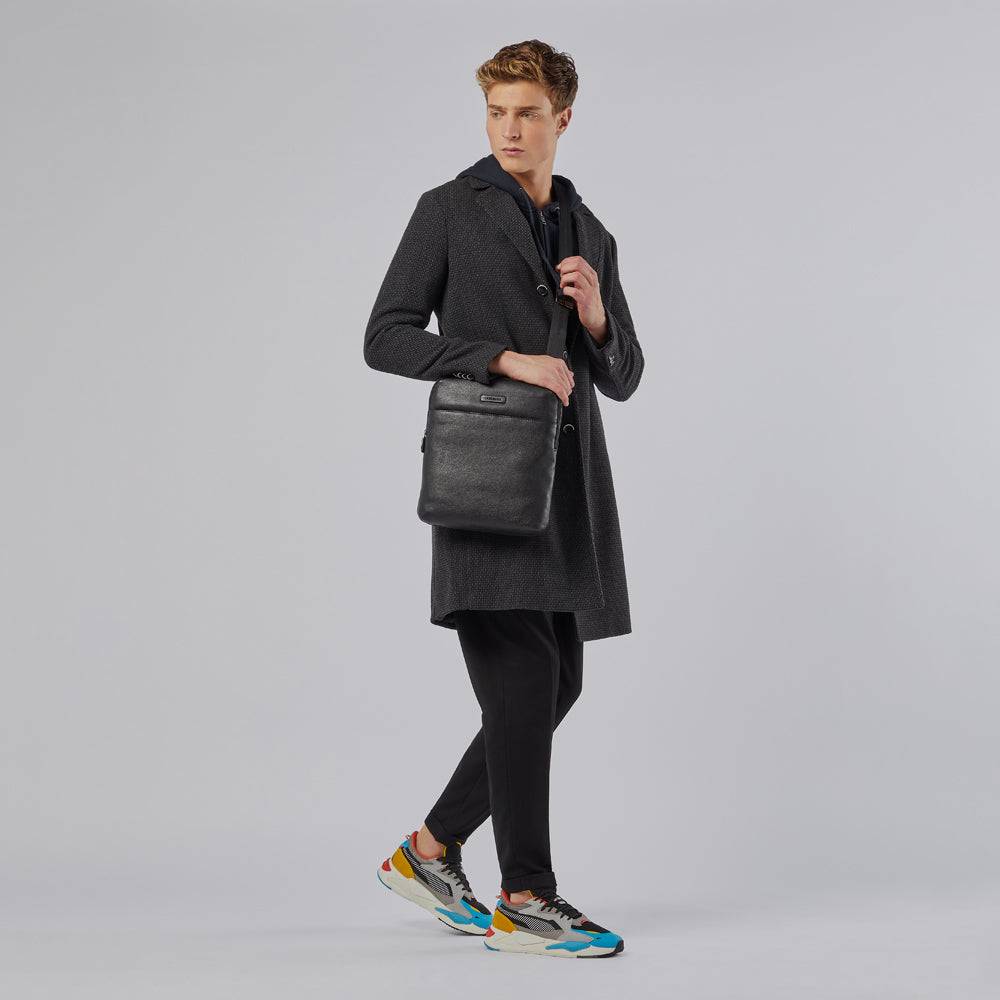 Piquadro Expandable iPad® crossbody bag with front pocket Qualità Garantita
