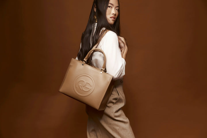 Roberta Gandolfi Roberta Pelle medium Borsa a mano in pelle con doppi spallacci per essere portata a spalla e tramezza Qualità