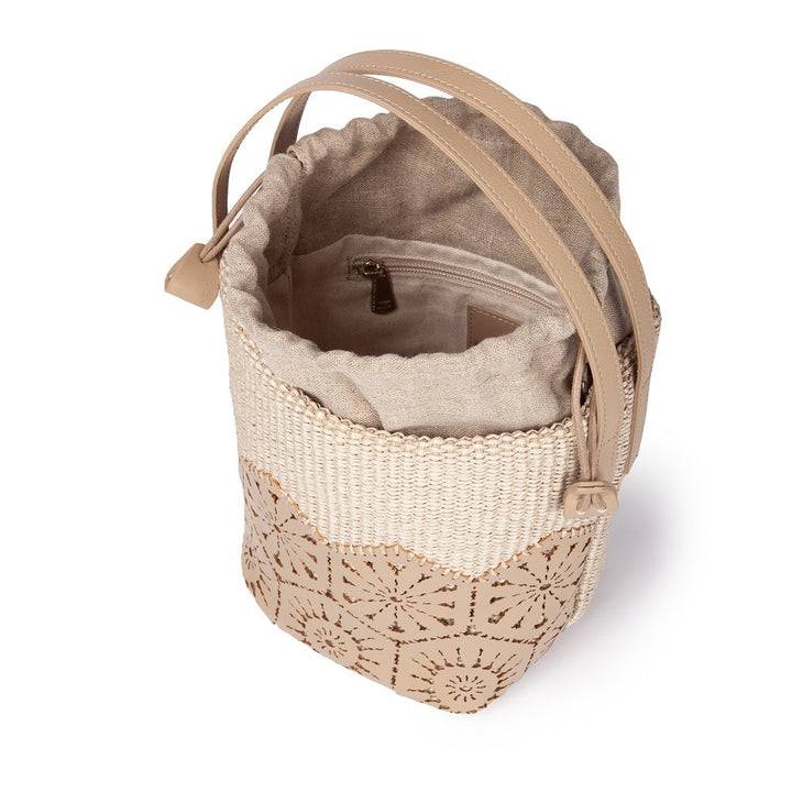Roberta Gandolfi Giulia Bucket in rafia e pelle il pannello tagliato al laser è interamente cucito a mano con tracolla staccabile Vendita