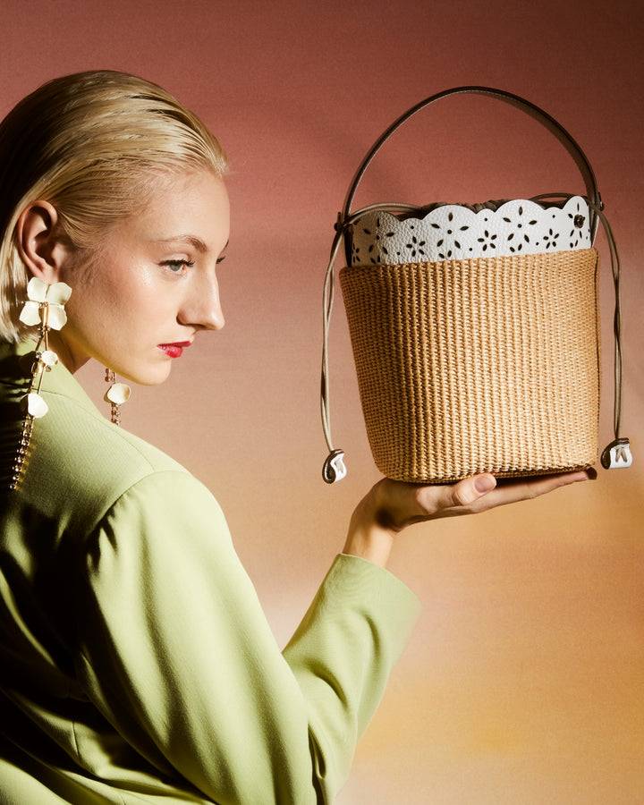 Roberta Gandolfi Diletta Bucket in rafia con balza in pelle laserata con tracolla staccabile Convenienza