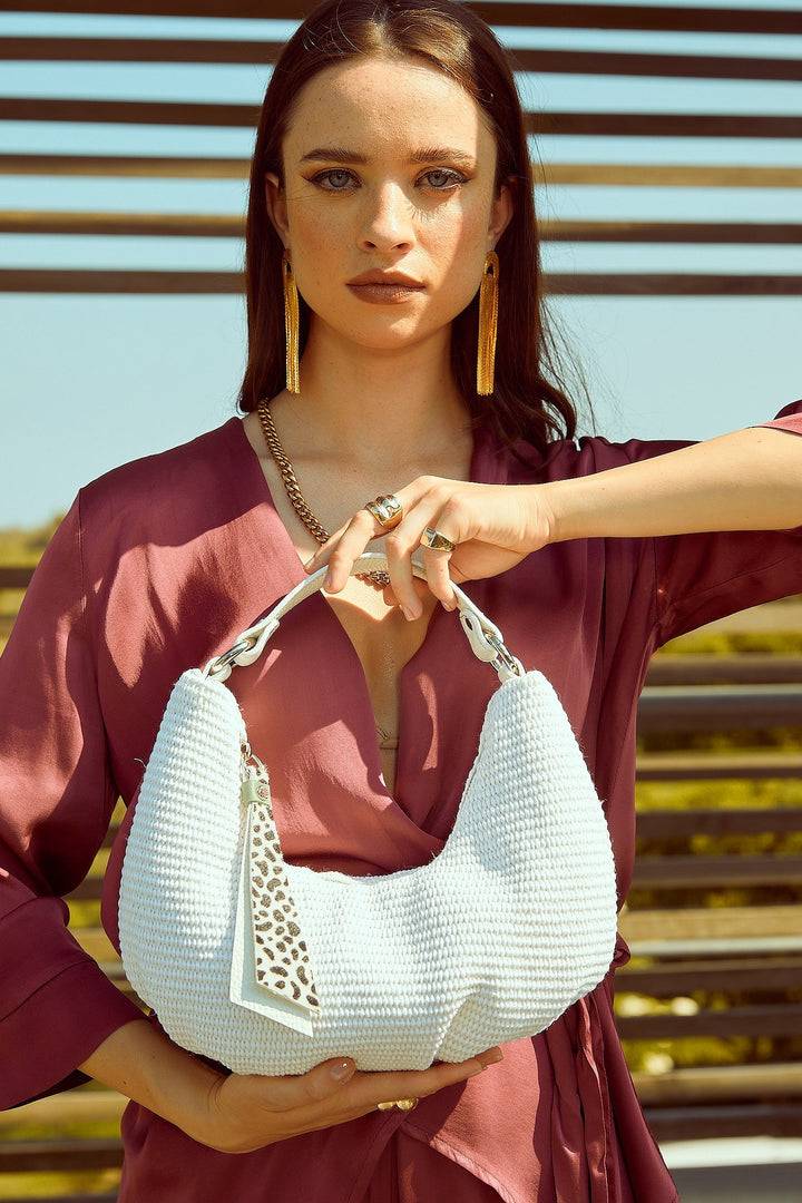 Roberta Gandolfi Beatrice Hobo small in raffia e finiture in pelle con dettaglio animalier e tracolla staccabile Prezzo Ridotto