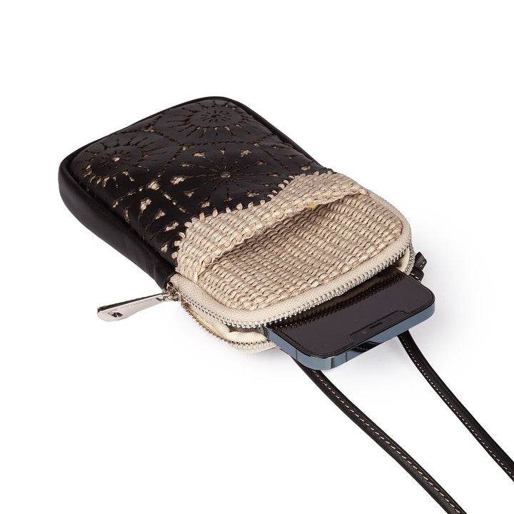 Roberta Gandolfi Giulia phone holder in rafia e pelle il pannello tagliato al laser è interamente cucito a mano con tracolla staccabile Acquista Ora