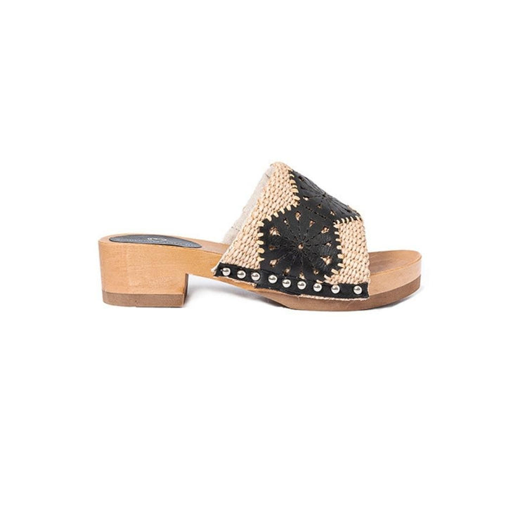Roberta Gandolfi Sandalo Giulia platform in legno e tomaia in rafia e pelle di vitello laserata con disegno pizzo geometrico Novità