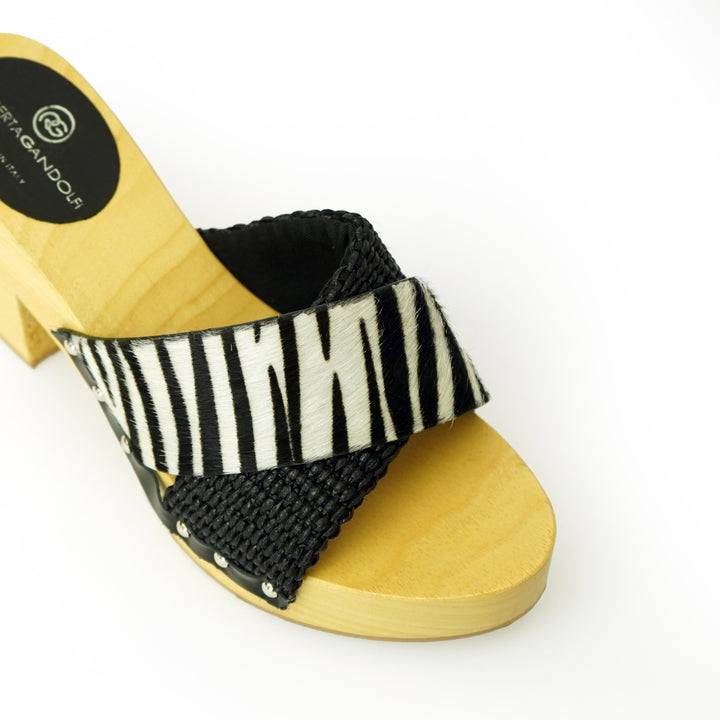 Roberta Gandolfi Diva Zebra sandali in legno incrociato con platform in rafia e pony stampa animalier Black Friday