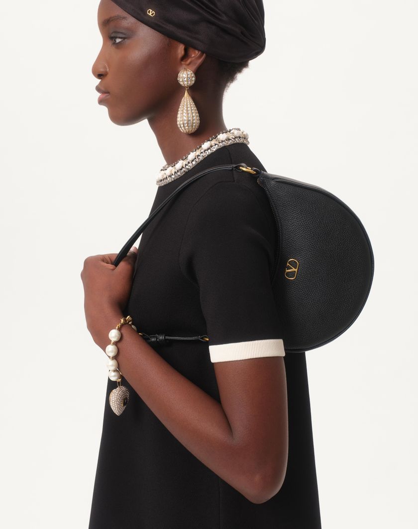Valentino Handbags Mini Borsa Hobo Vlogo Signature In Vitello Granato per Donna in Nero | Valentino IT Moda