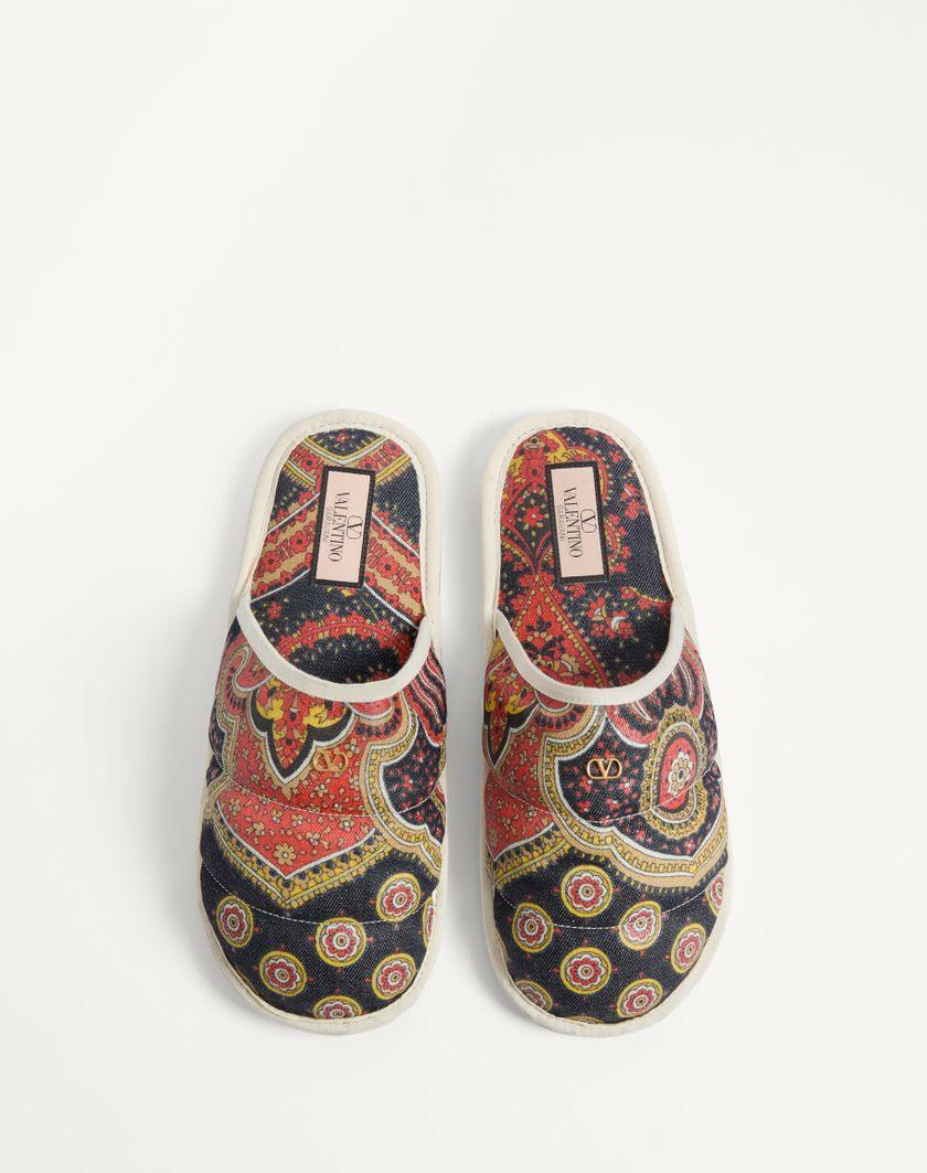 Valentino Handbags Slide Ta Chambre In Tessuto Denim Voyage Imaginaire per Uomo in Multicolor/avorio | Valentino IT Offerte