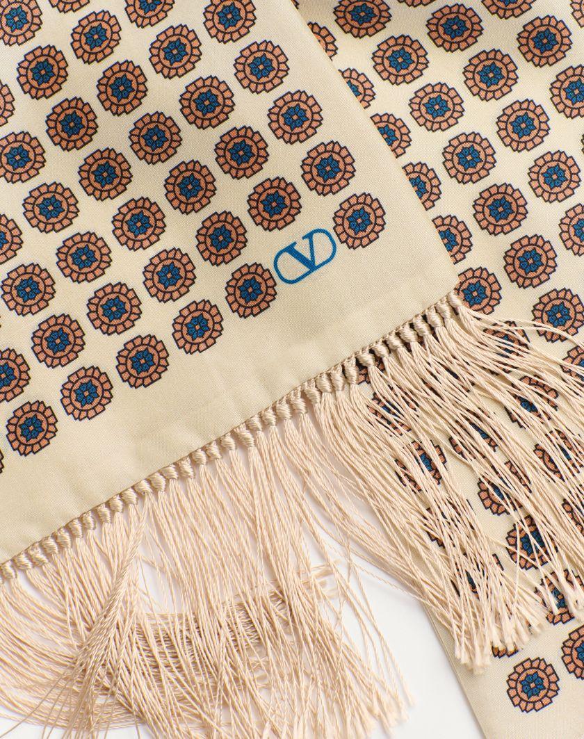 Valentino Handbags Scarf Bandeaux Chamber In Seta Con Frange per Uomo in Crema/pesca/bluette/nero | Valentino IT Saldi Di Fabbrica