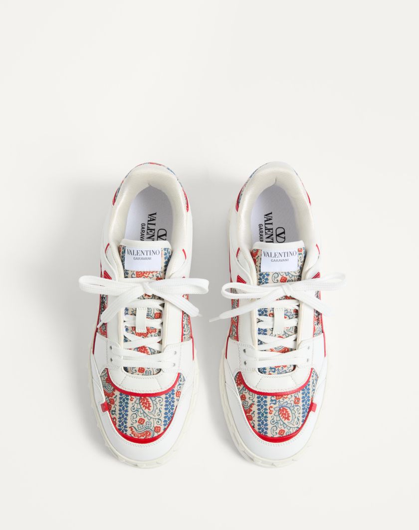 Valentino Handbags Sneaker Low Top Freedots In Vitello E Tessuto Voyage Imaginaire per Uomo in Bianco/multicolor/corallo | Valentino IT Spedizione Gratuita