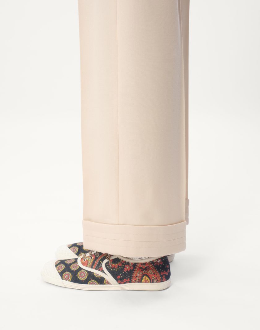 Valentino Handbags Pantalone In Gabardina Di Lana Con Risvolto per Uomo in Burro | Valentino IT Acquista Ora
