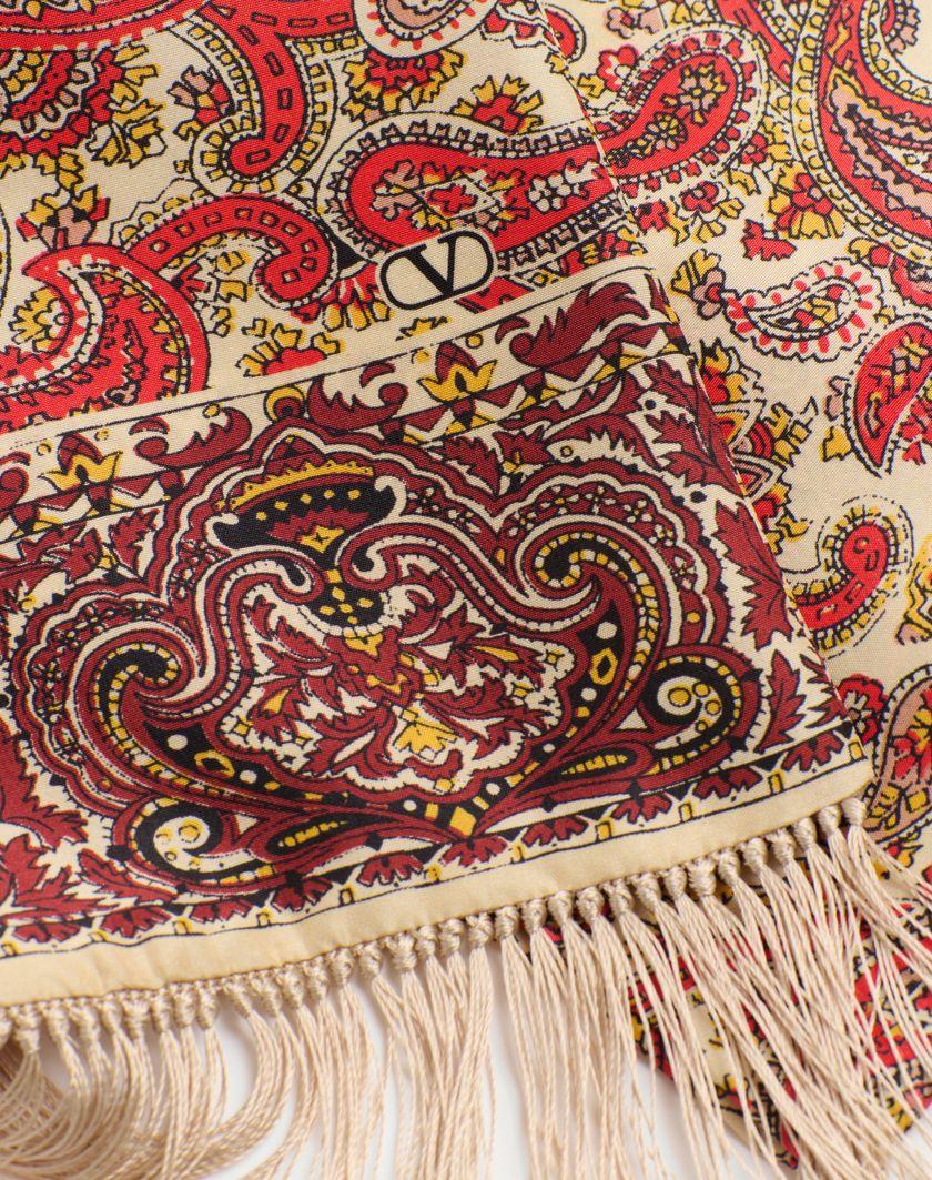 Valentino Handbags Scarf Bandeaux Voyage Imaginaire In Seta Con Frange per Uomo in Crema/rosso/bordeaux/nero | Valentino IT Online