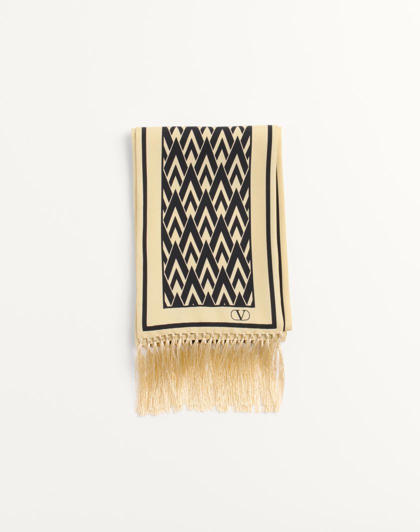 Valentino Handbags Scarf Bandeaux Toute La V In Seta Con Frange per Uomo in Crema/nero | Valentino IT Presa
