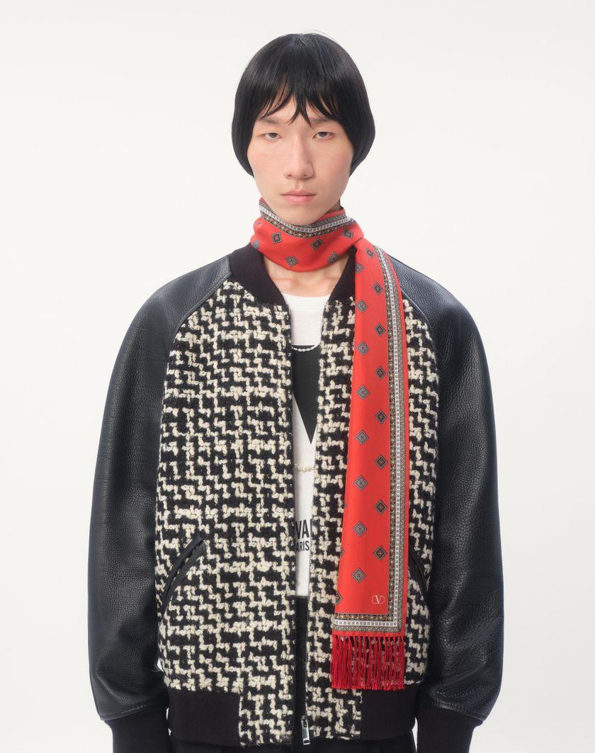 Valentino Handbags Scarf Bandeaux Chamber In Seta Con Frange per Uomo in Arancione/bianco/beige/crema | Valentino IT Offerte
