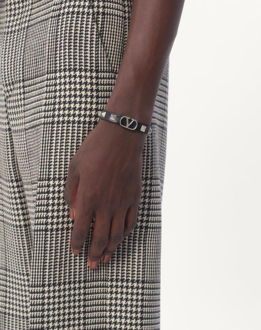 Valentino Handbags Bracciale Vlogo Signature In Vitello Granato per Uomo in Nero | Valentino IT Italy